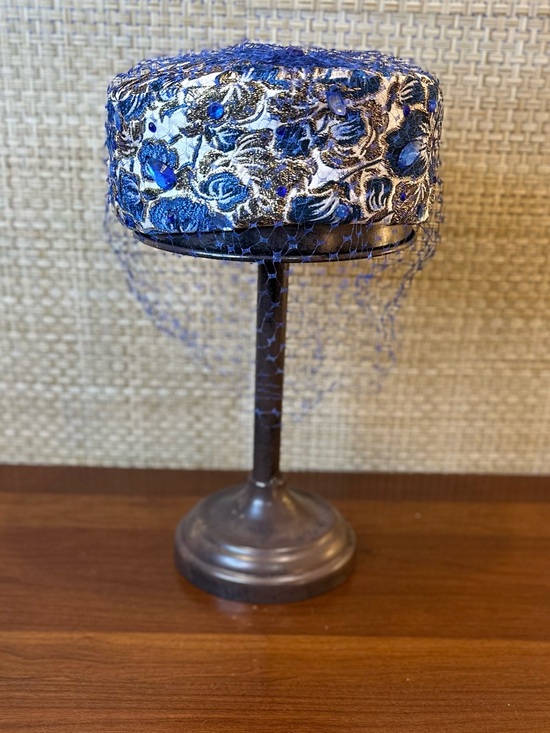 Vintage Accessories - VTG 1950s–1960s Modern Miss Blue & Gold Brocade Pillbox Cocktail Hat with Veil